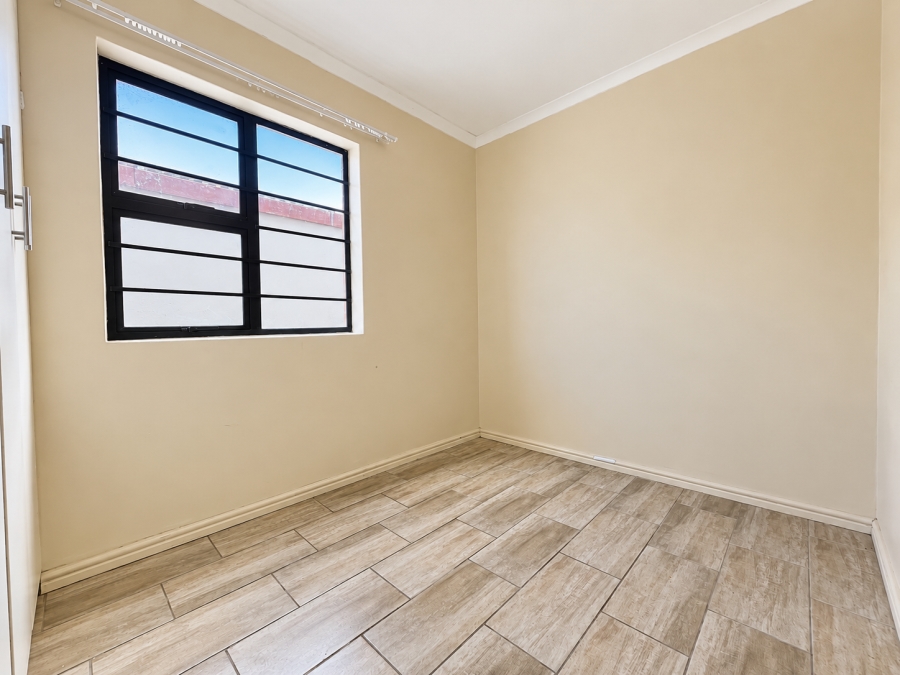 6 Bedroom Property for Sale in Rugby Western Cape